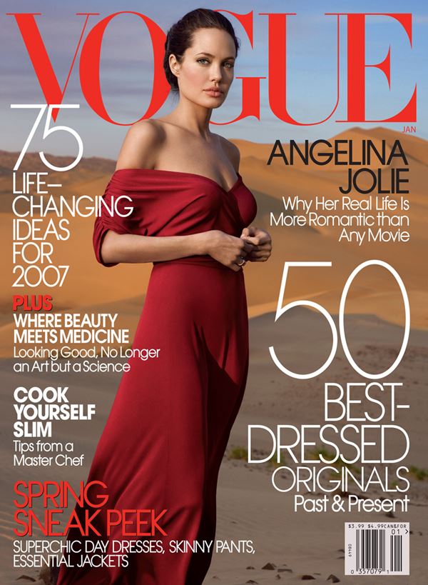 Анджелина Джоли тогда и сейчас: фото обложек - в пустыне в красном платье для Vogue US (январь 2007)