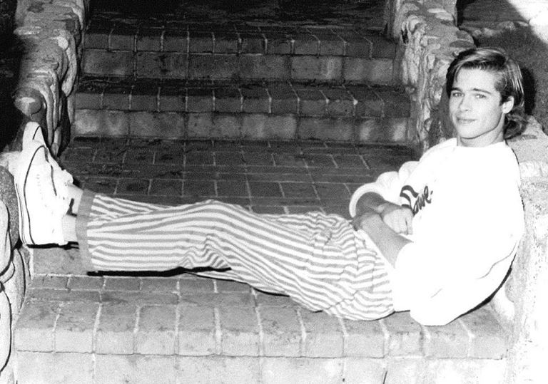Молодой Брэд Питт - редкие чёрно-белые снимки 1987 года - фото 14