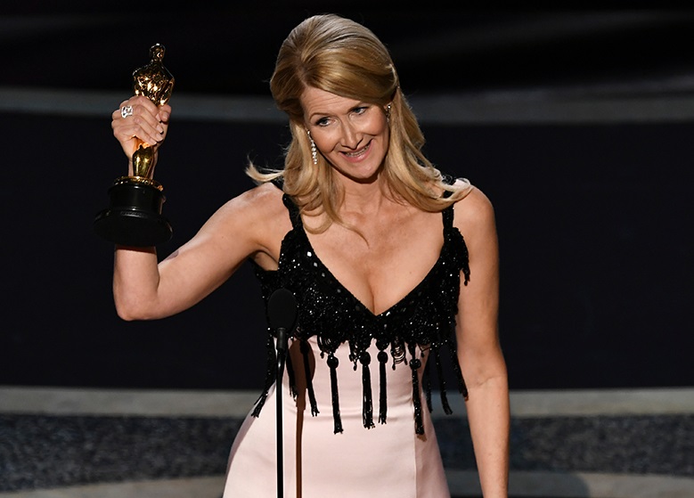 «Оскар-2020»: победители - Лора Дерн на сцене 