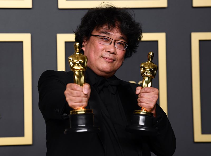 «Оскар-2020»: победители - Пон Джун-хо с наградами за фильм «Паразиты» 